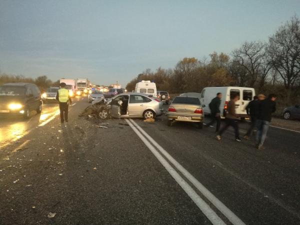 На Ставрополье в массовом ДТП погибли два человека